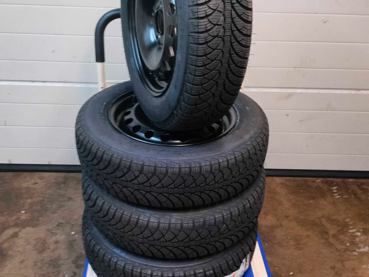 Billede 2 - Vinterdæk VW Up - Fulda 165/70 R14