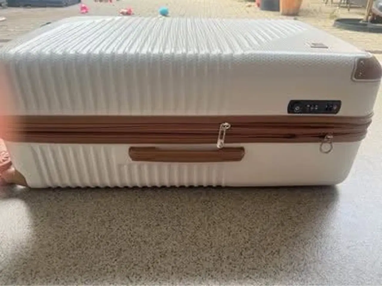 Billede 2 - Letvægtskufferter som nye