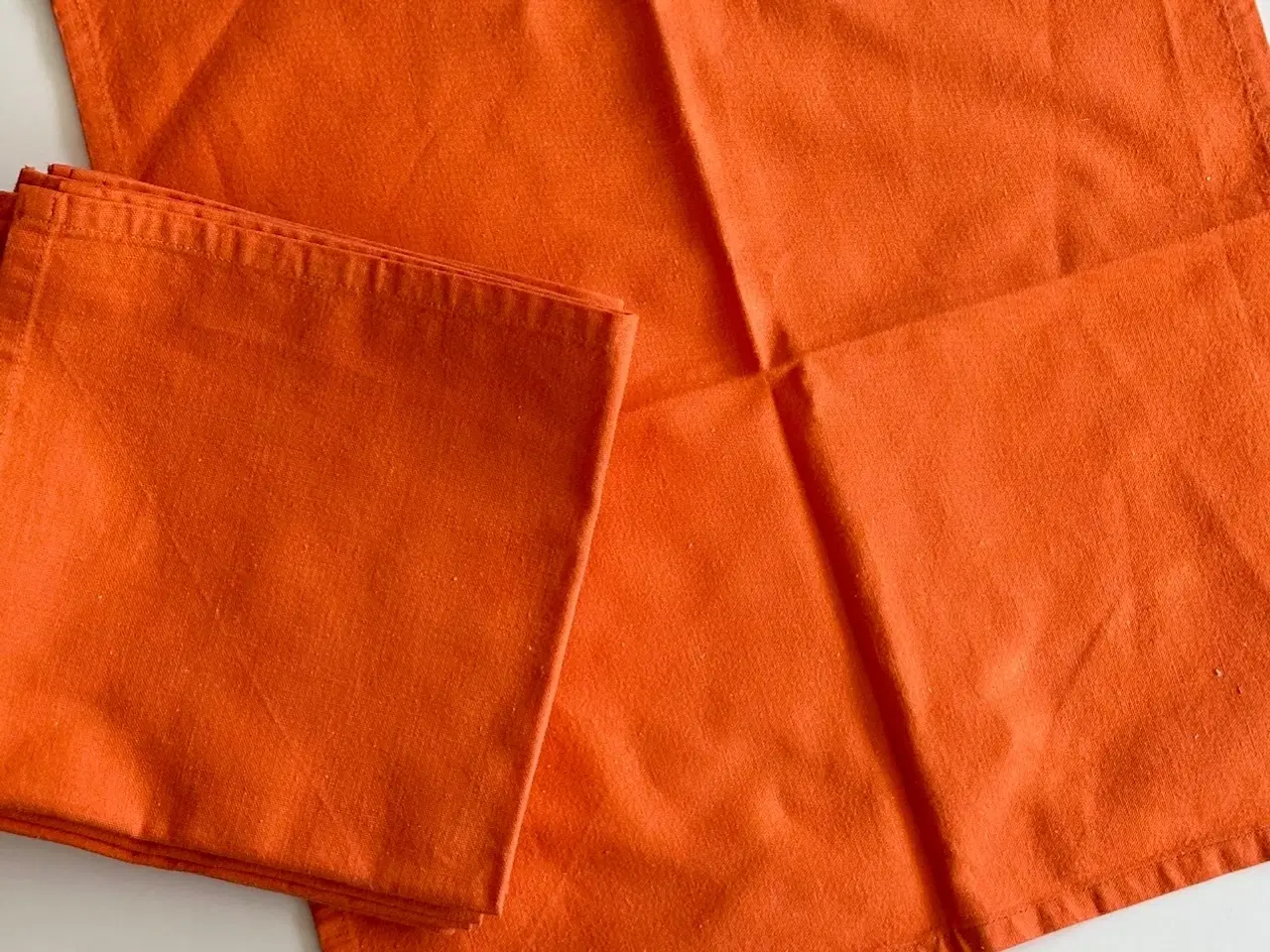 Billede 5 - Orange stofservietter, 9 stk samlet