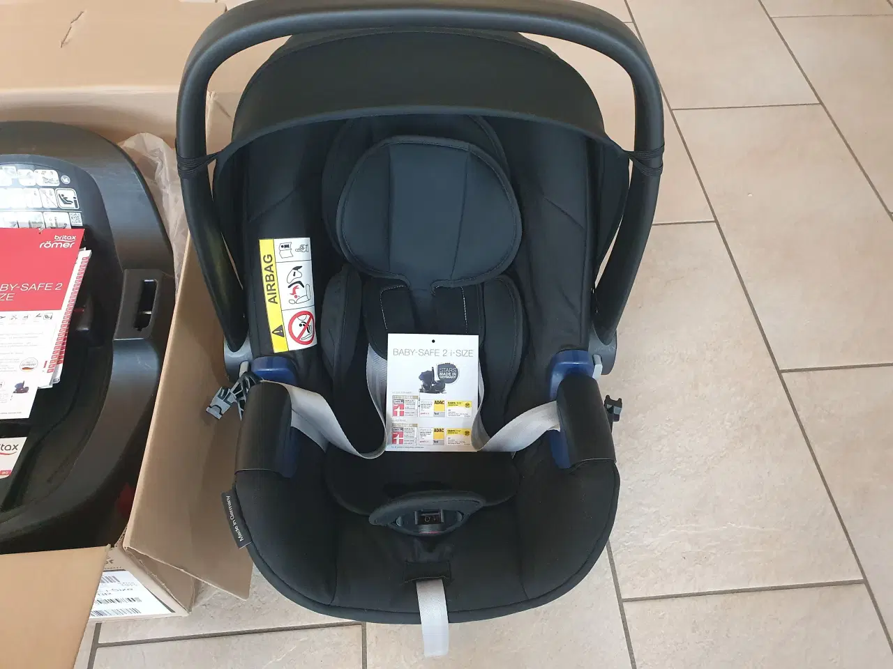 Billede 1 - Britax-Rømer Babysafe2 babyautostol med 2 baser