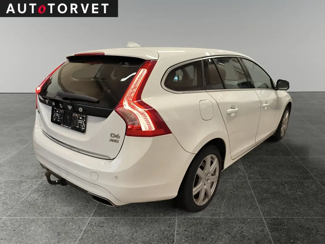 Billede 3 - Volvo V60 2,4 D6 Plug-in Momentum aut. AWD