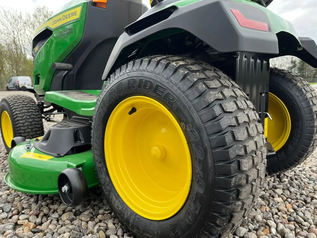 Billede 18 - John Deere X167 2cylinderet motor og med 48tommer klipperbord og for kofanger