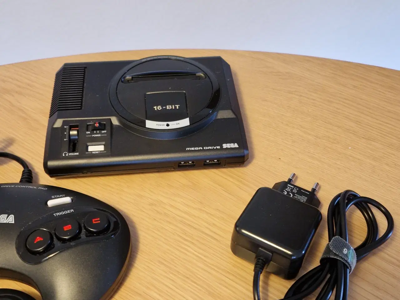 Billede 3 - 🎮 Sega Mega Drive Mini + 2 controllere