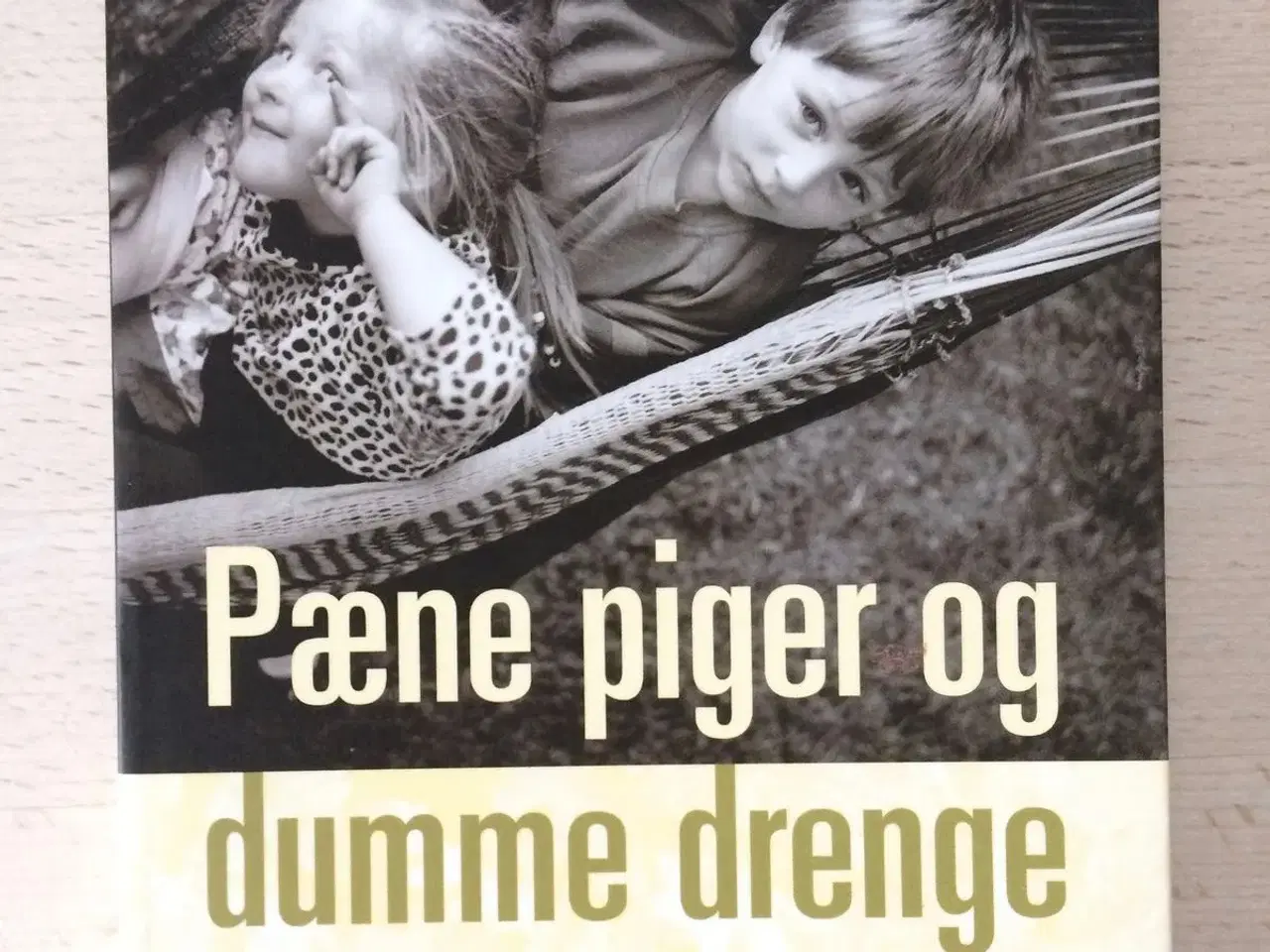 Billede 1 - Pæne piger og dumme drenge