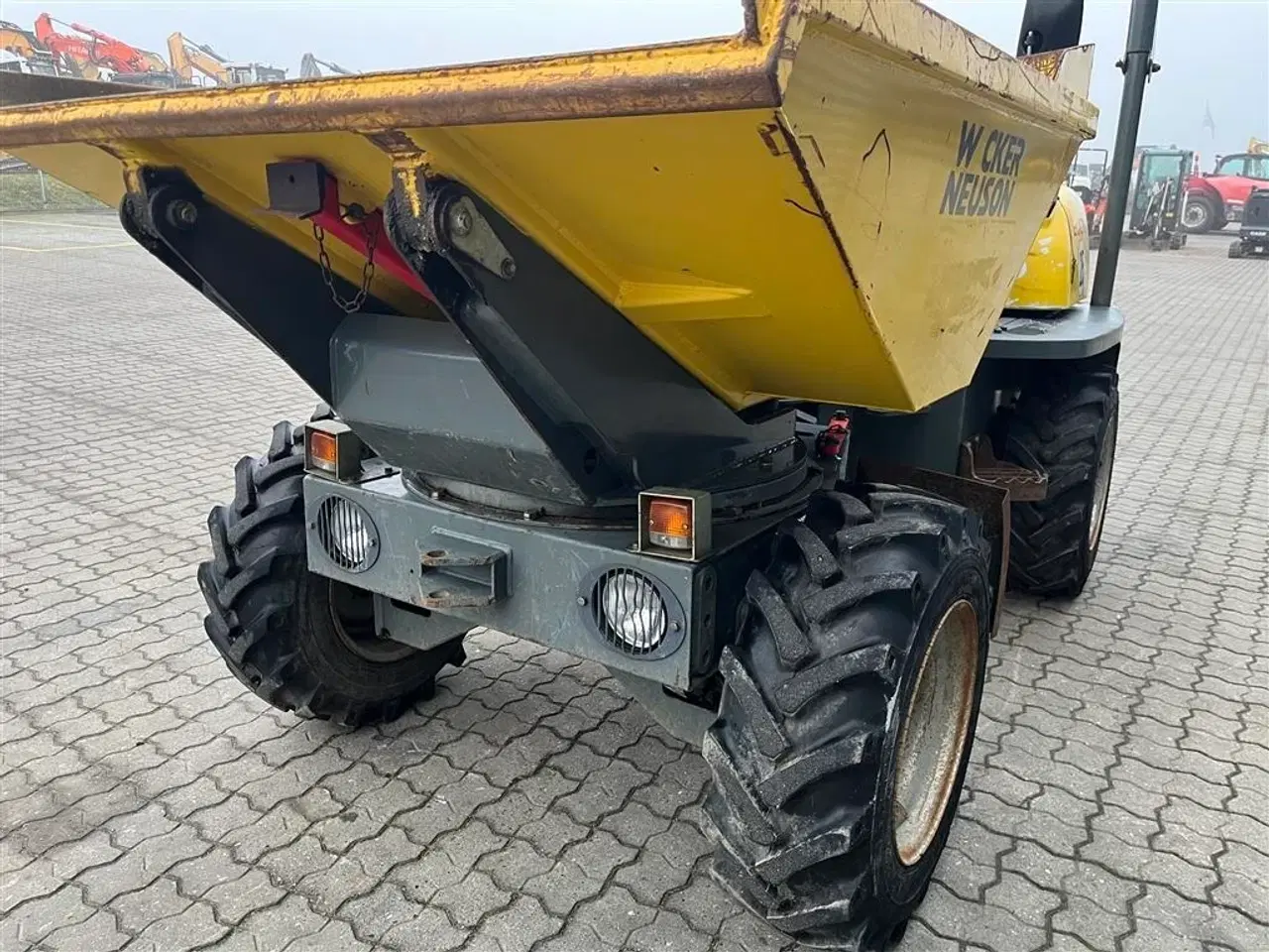 Billede 16 - Neuson 2001 2 tons dumper med svingbar lad