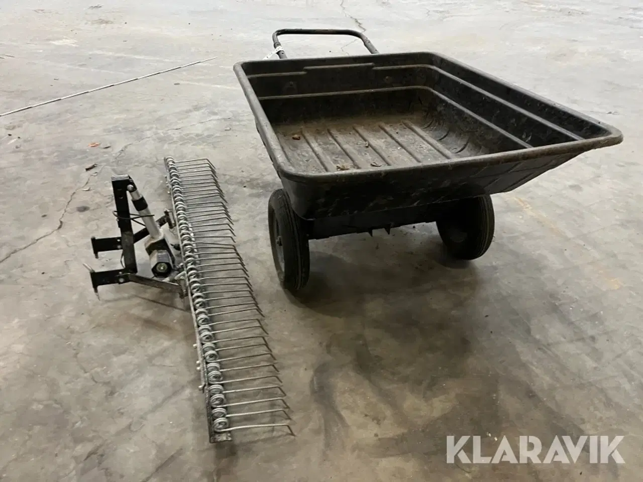 Billede 4 - Gårdrive og vogn