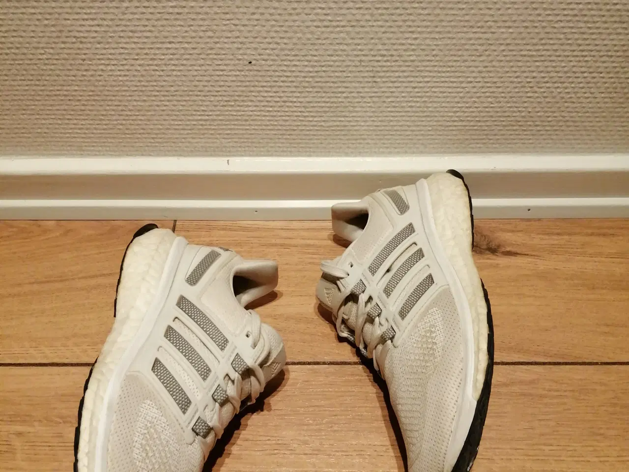 Billede 2 - Fine sneakers, Adidas energy booster, str. 38. 