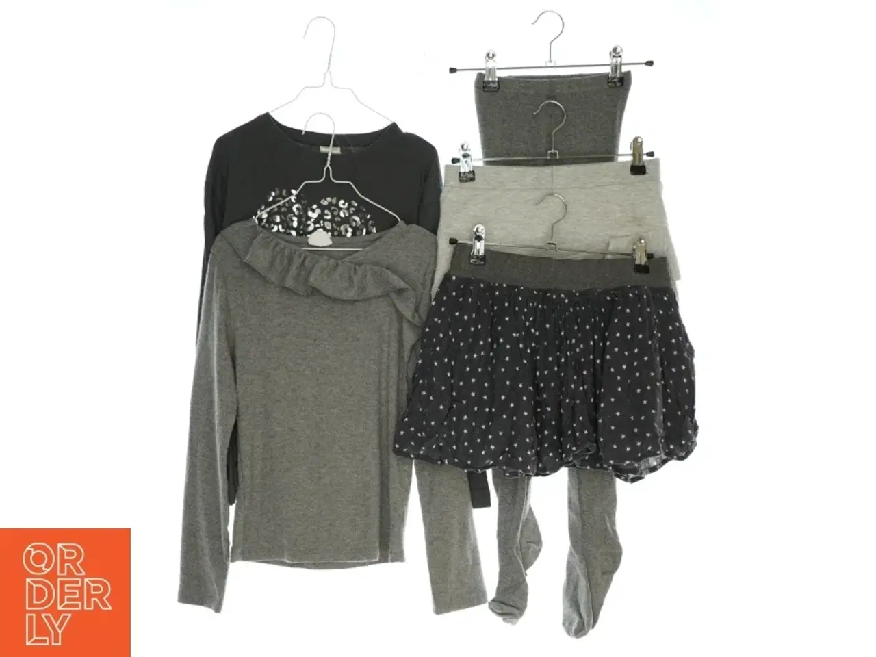 Billede 1 - 2 bluser, 2 nederdel og et par strømpebukser fra Zara (str. 12-13 år)