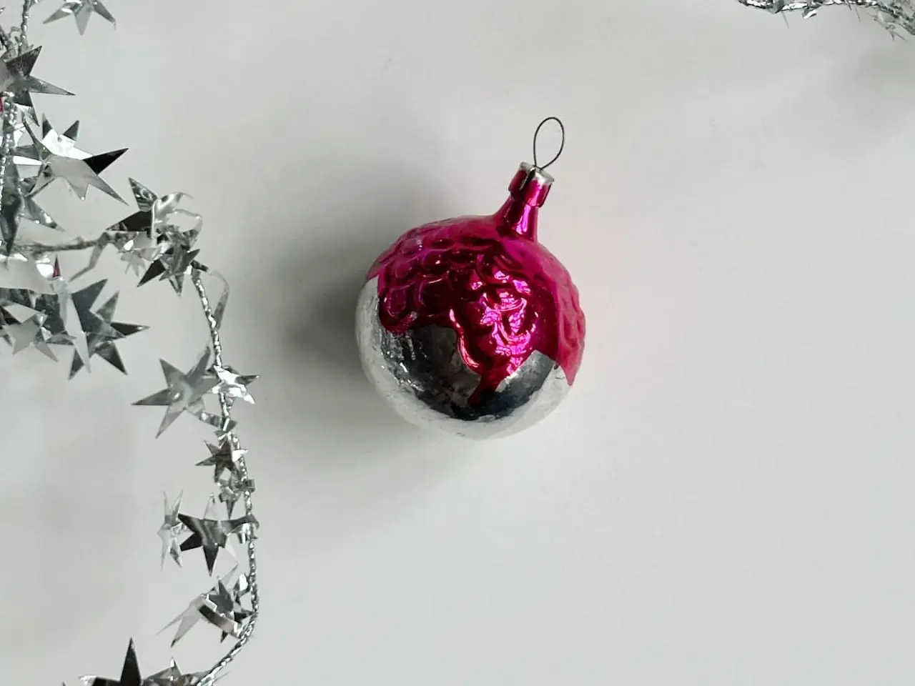 Billede 1 - Vintage julekugle, sølv m pink bemaling