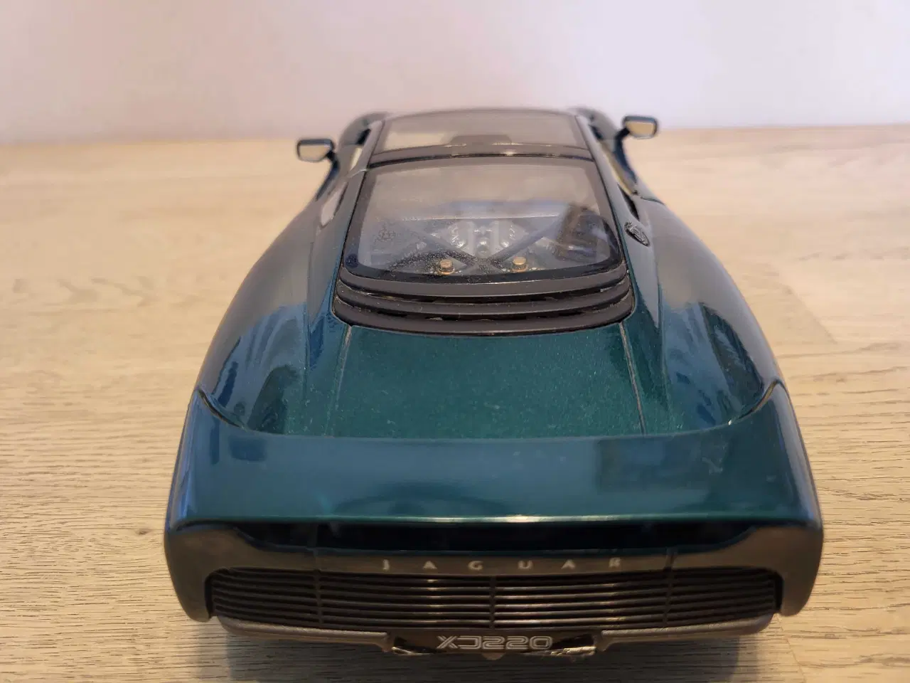 Billede 4 - Modelbil: JAGUAR XJ220 1992.  Skala 1/18.
