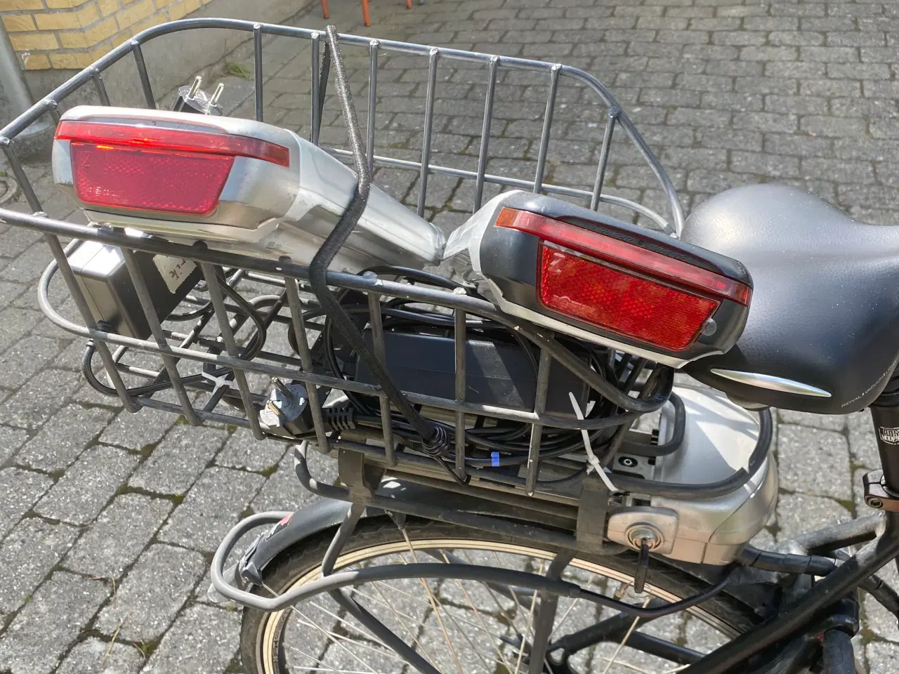 Billede 3 - Batavus cykel, velholdt med ekstra udstyr.