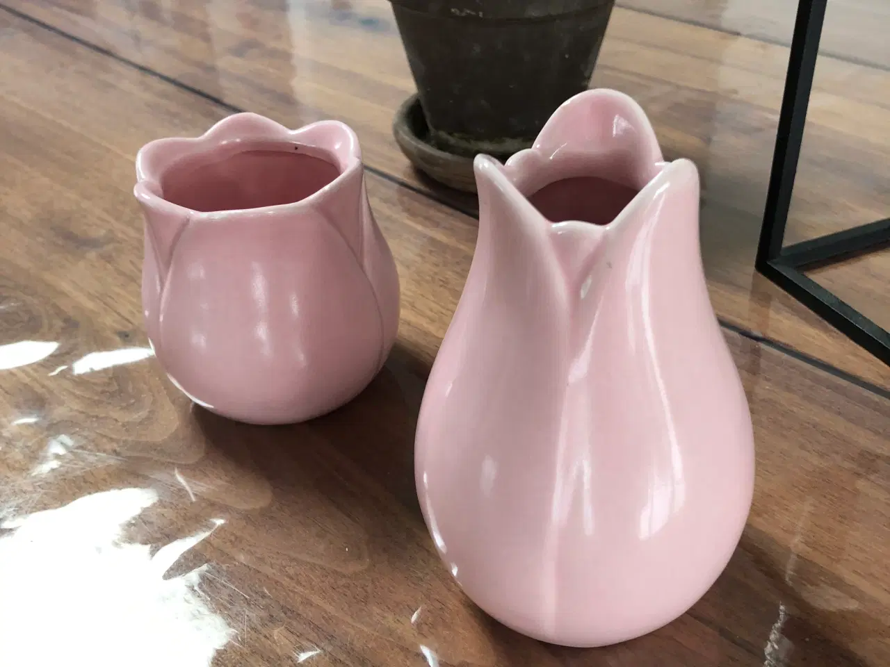 Billede 4 - 2 stk lyserøde vaser/skjulere