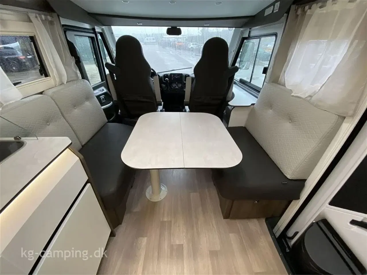 Billede 12 - 2023 - Benimar Amphitryon 998 3500 kg   Særdeles velholdt Benimar AMPHITRYON 998 ALDE - Vognen kan vejes op til 4.400 kg.