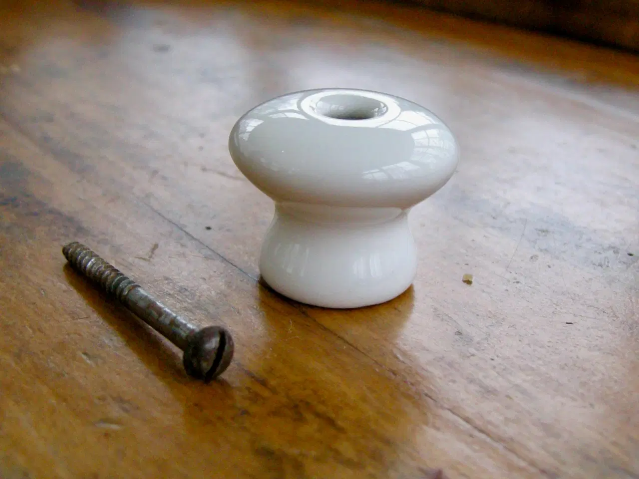 Billede 12 - Gamle møbelbeslag, møbelknopper, nøgleskilte, ben