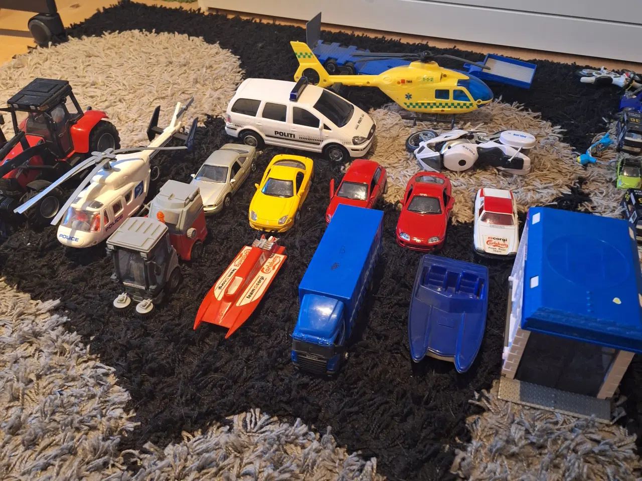Billede 2 - Legetøjs biler