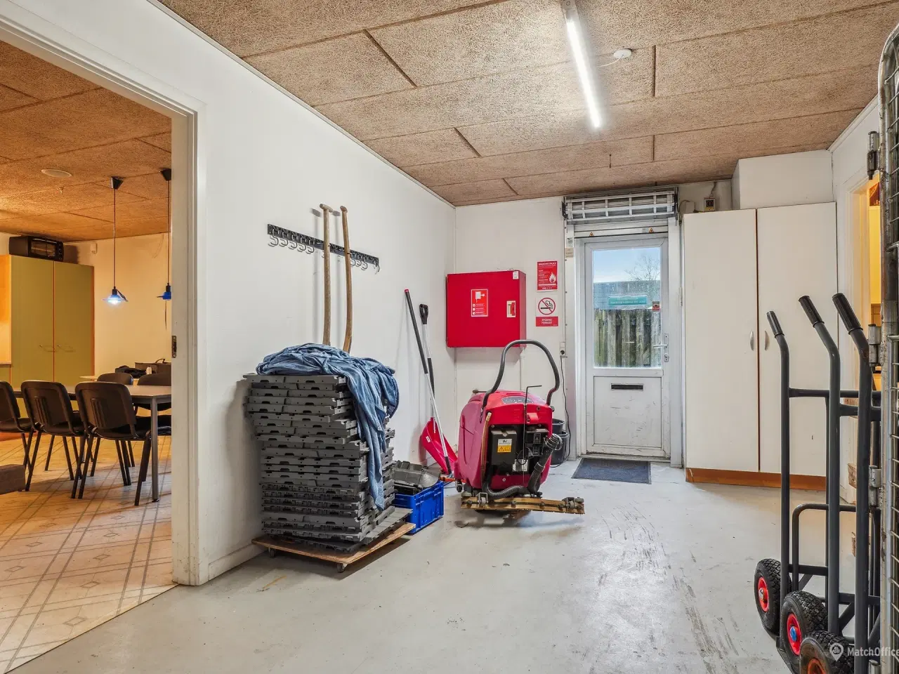 Billede 9 - Bedste placering med facade ud mod trafikeret rundkørsel