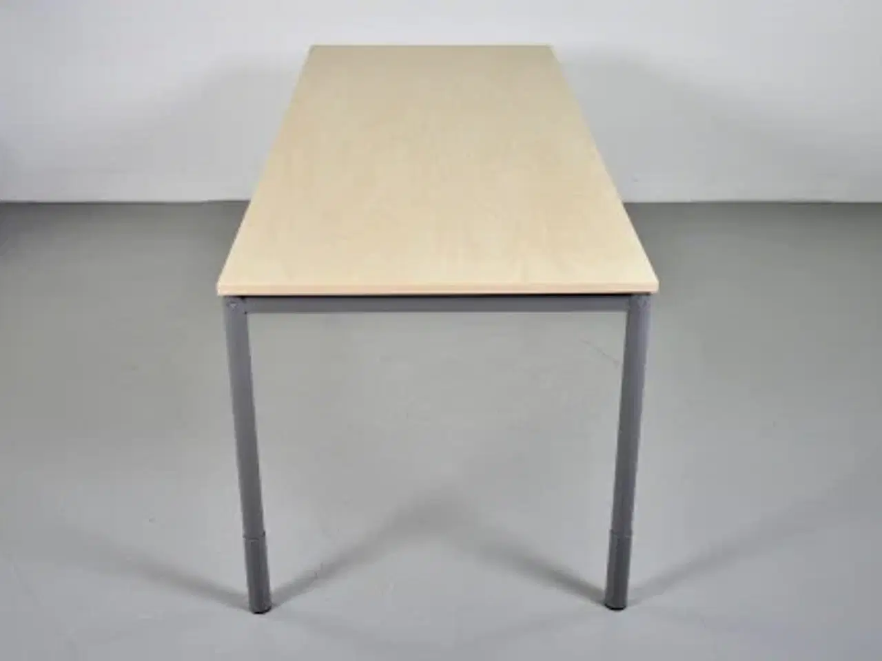 Billede 4 - Efg kantinebord med birkeplade og gråt stel