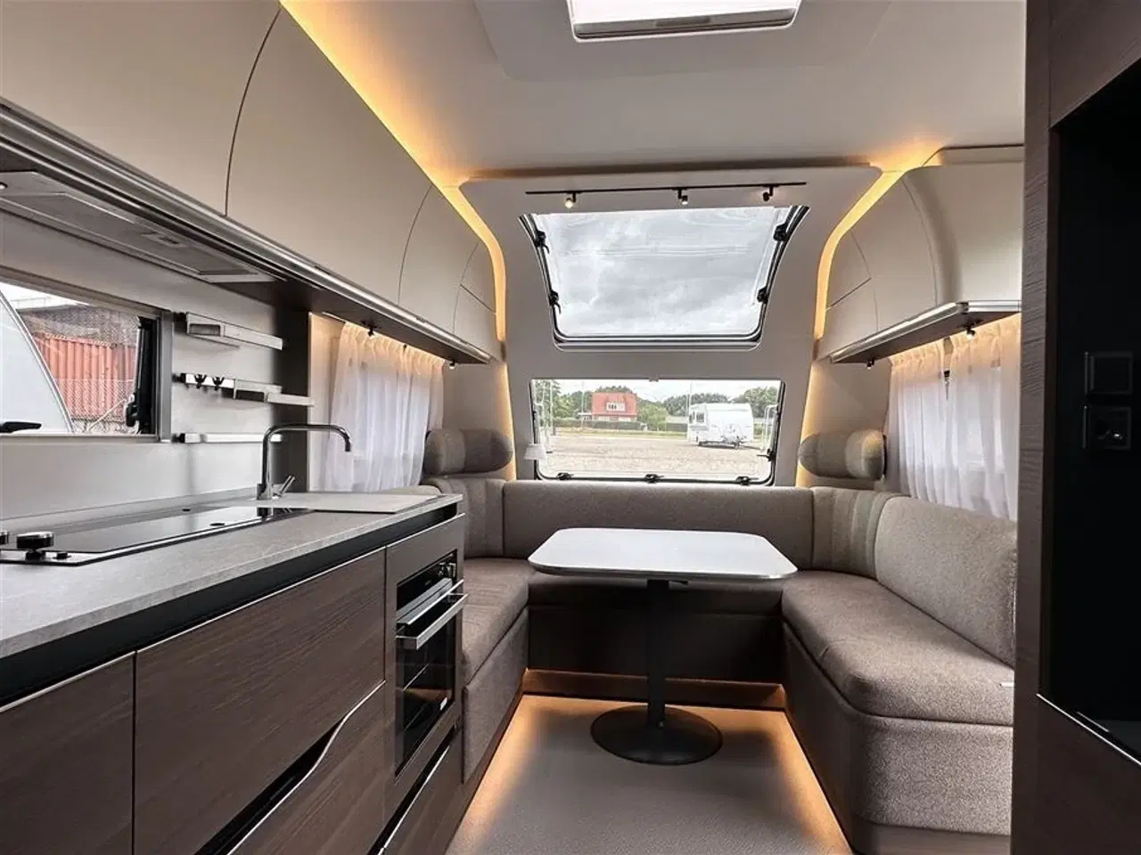 Billede 9 - 2022 - Adria Alpina 613 UT   Luksus vogn med enkelt senge.