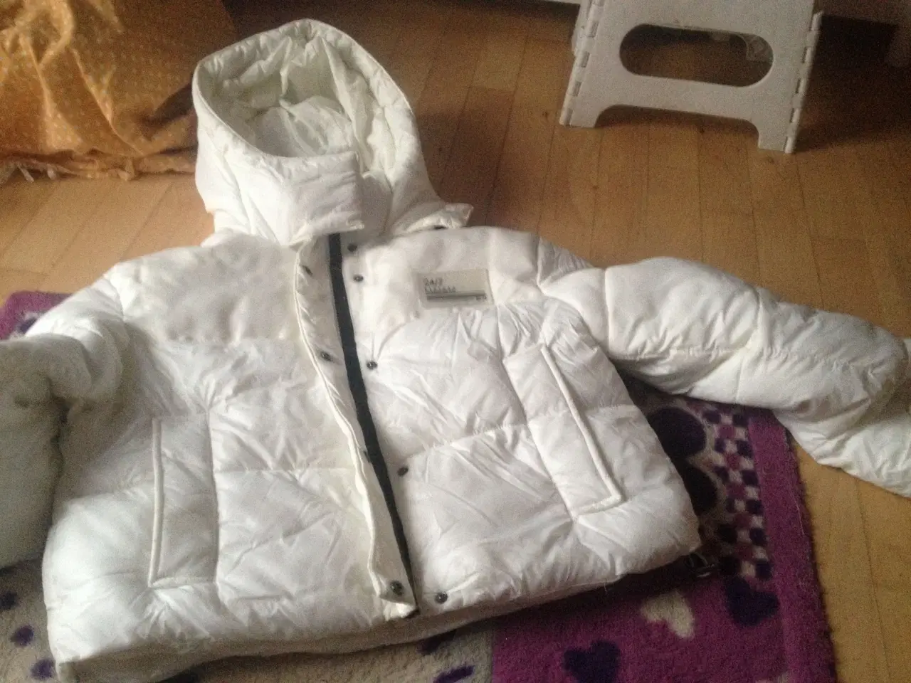 Billede 1 - Hvid varm vinter jakke som ny 