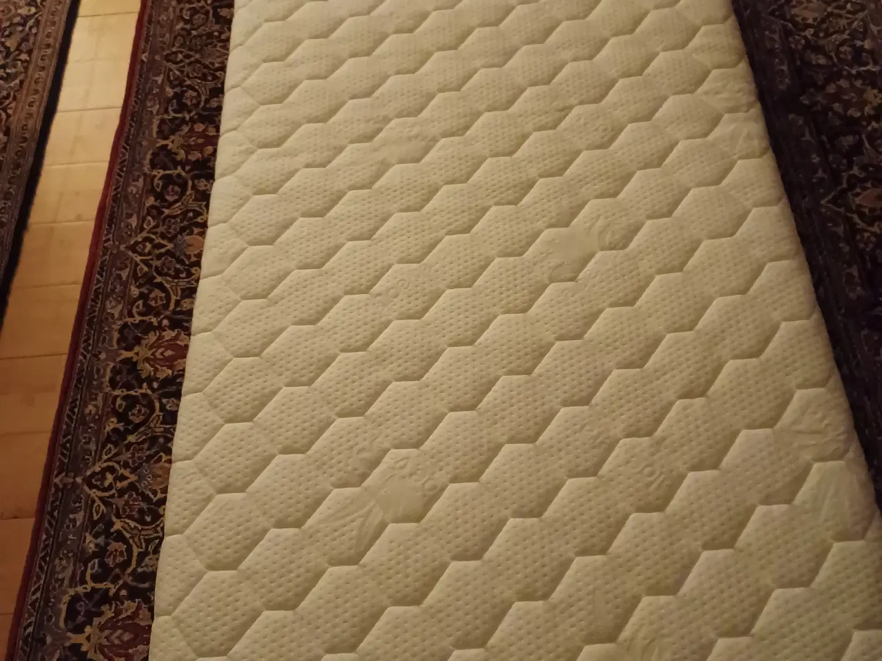 Billede 2 - En 6 cm tyk topmadras