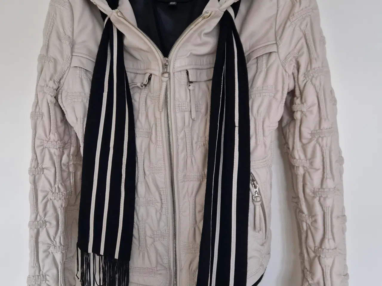 Billede 1 - Dame læderjakke m/foer og hætte