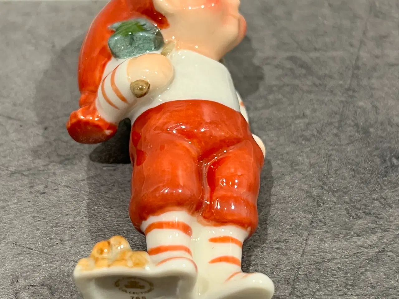 Billede 2 - Julenisse Dreng med juletræ figur no765