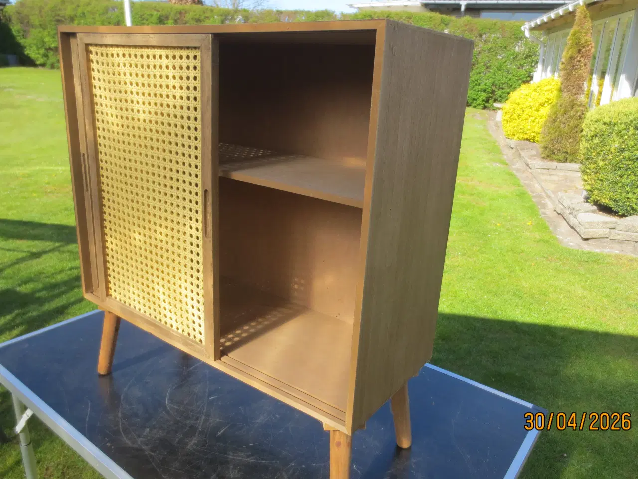 Billede 3 - 1 stk Teak Skab med Flet Skydelåger