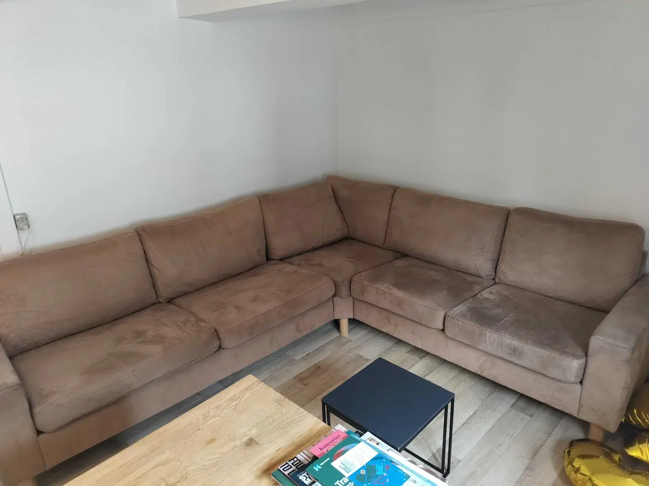 Billede 2 - L-formet hjørnesofa i fløjlsstil