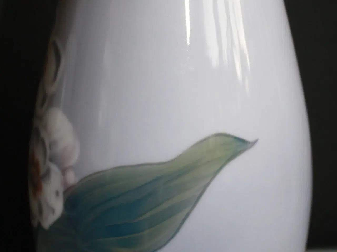 Billede 6 - Vase med hvide blomster, Bing og Grøndahl