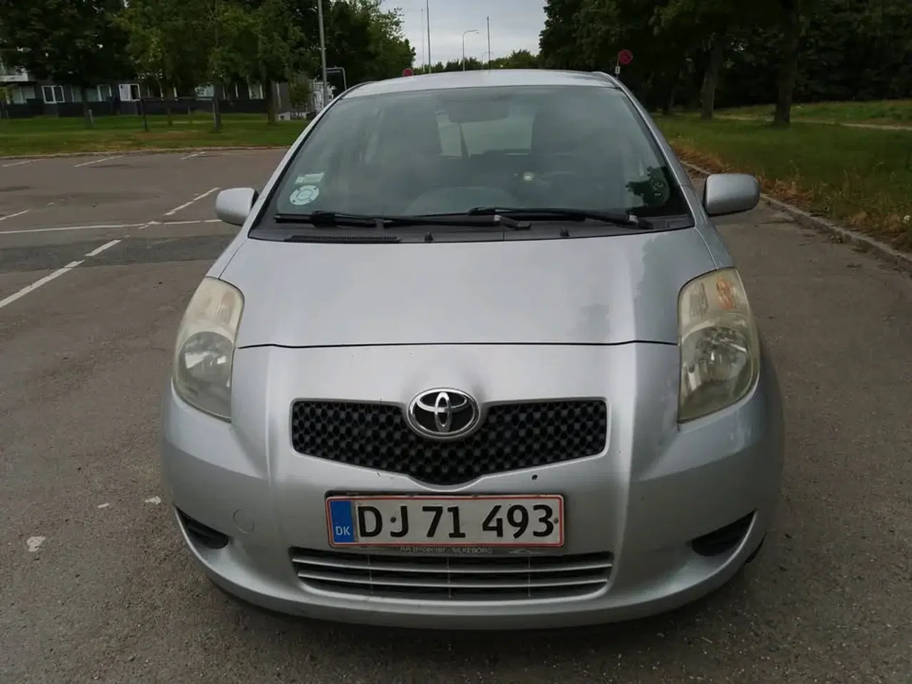 Billede 2 - Toyota Yaris 1,0 Benzin Nysynet årgang 2006