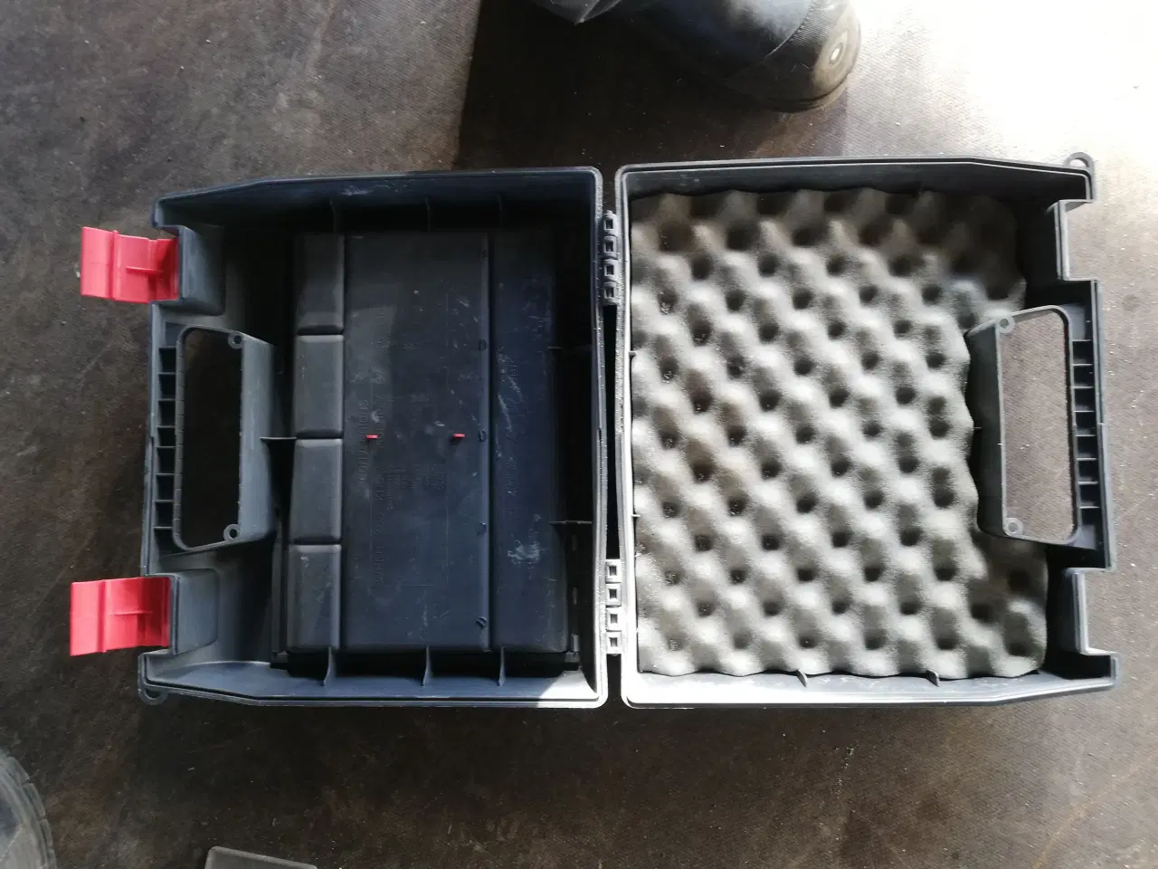 Billede 2 - Værktøjskasse med opbevaringsrum