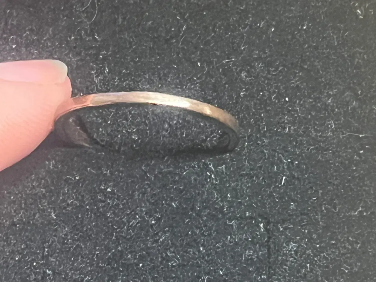 Billede 4 - Sølv ring med diamant design
