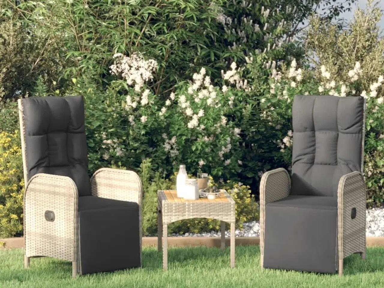 Billede 1 - Havestole med lænefunktion 2 stk. med bord polyrattan grå