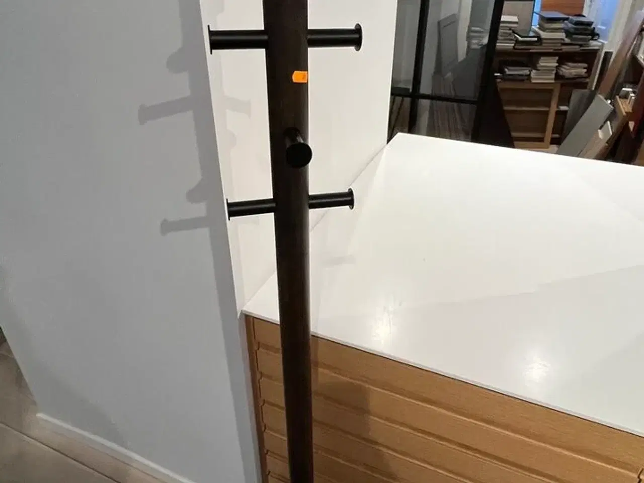 Billede 2 - Stumtjener UMBRA + Knagehylde