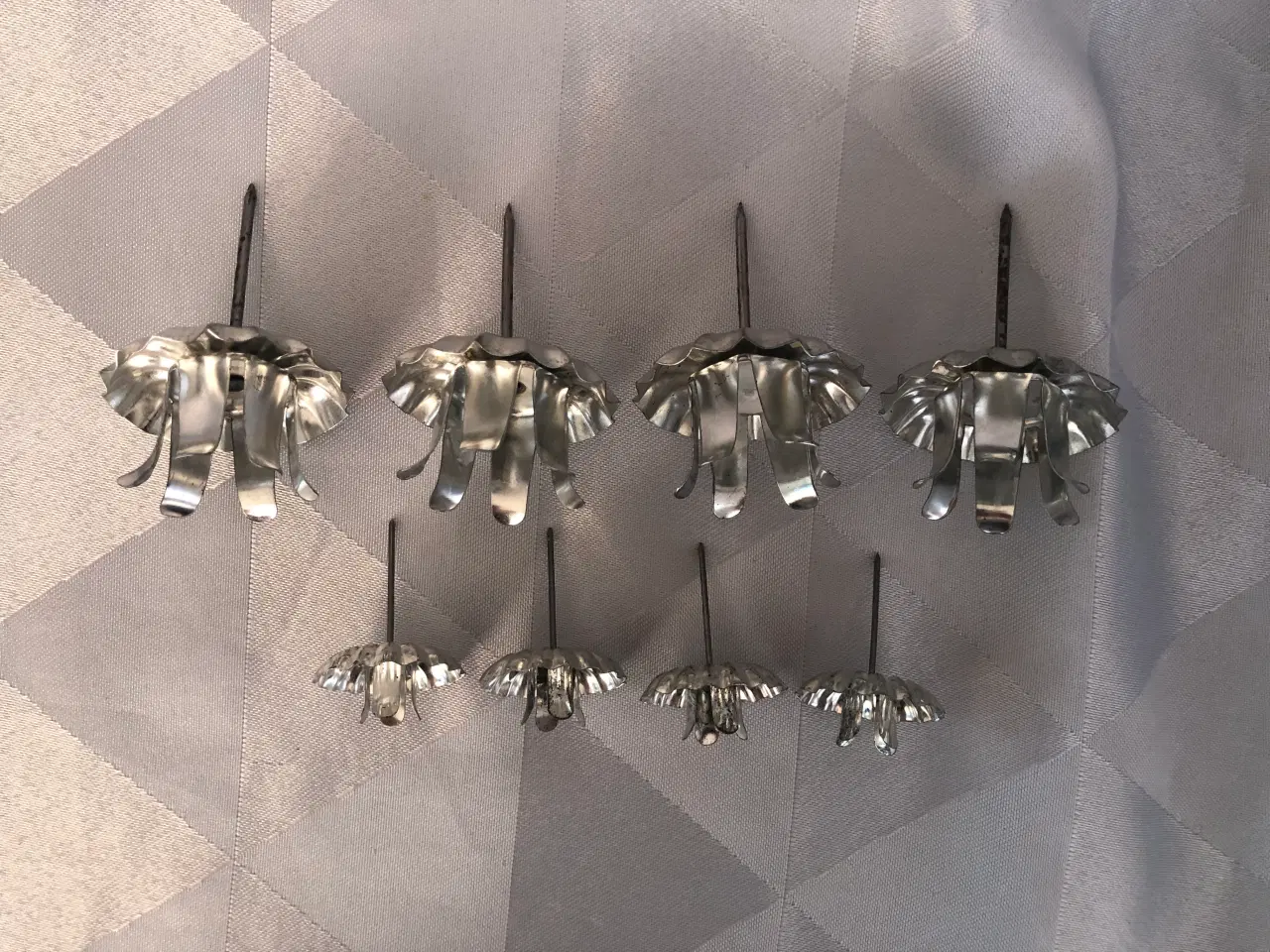 Billede 1 - 8 sølvfarvet metal lysholdere til dekoration