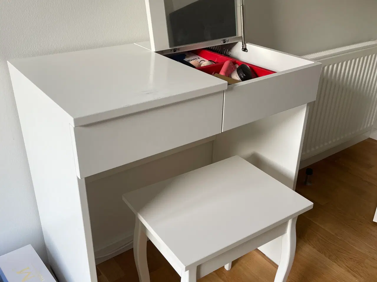 Billede 2 - Ikea Brimnes Sminkebord med stol