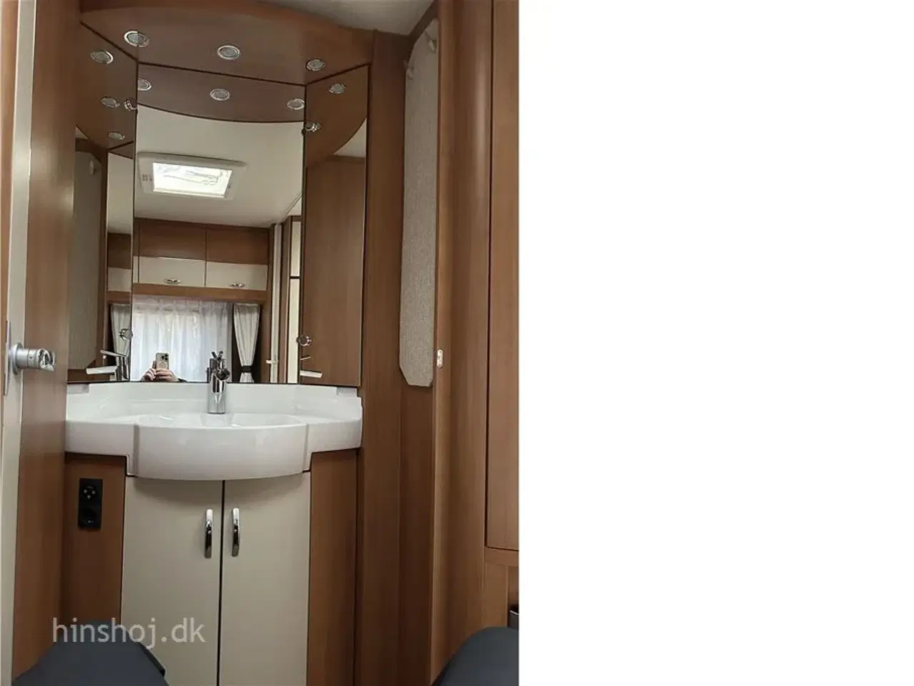 Billede 7 - 2011 - Hobby Excellent 495 UFe   Fin vogn med franskseng og rundsiddegruppe fra Hinshøj Caravan A/S