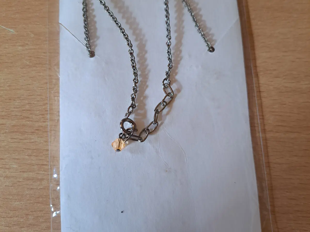 Billede 2 - Halskæde med gyldne perler og en stor gyldne dråbe