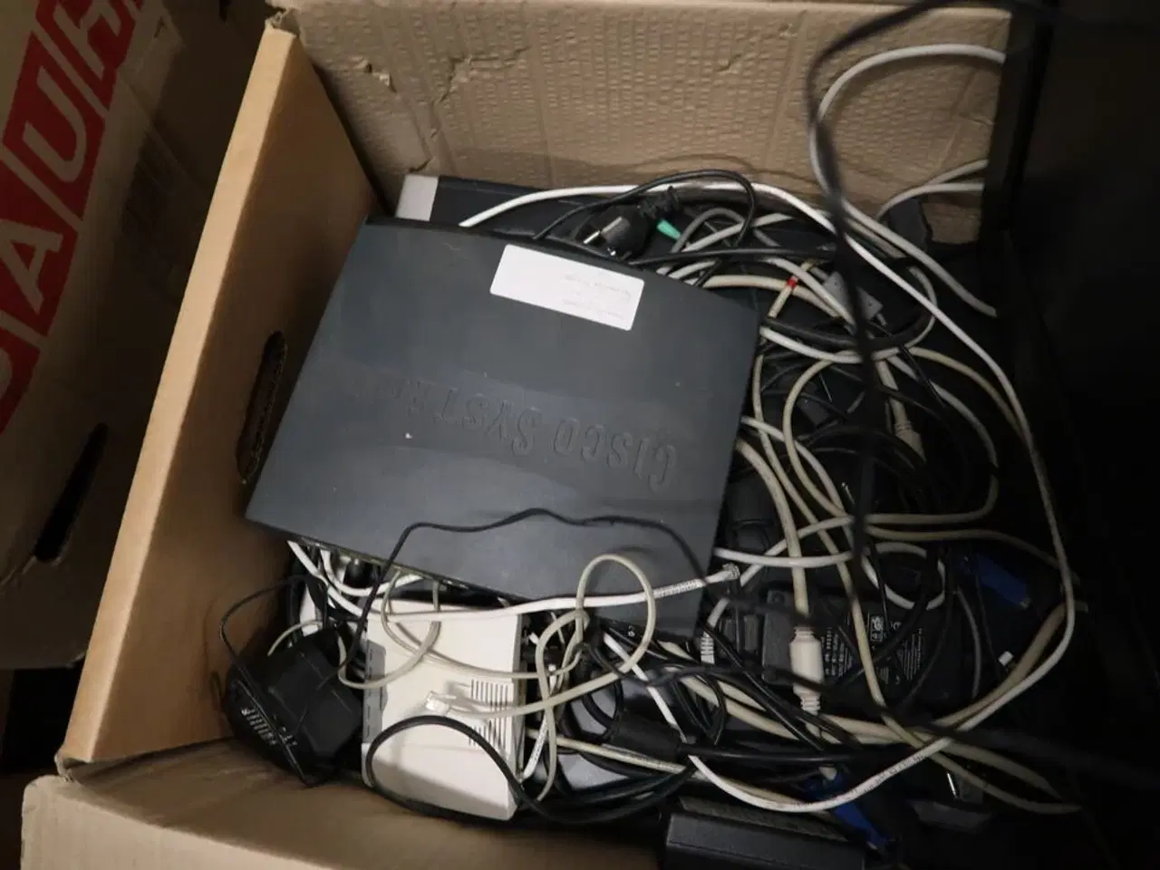 Billede 9 - Div. Stole, bordfodboldbord, fjernsyn, whiteboard m.m.