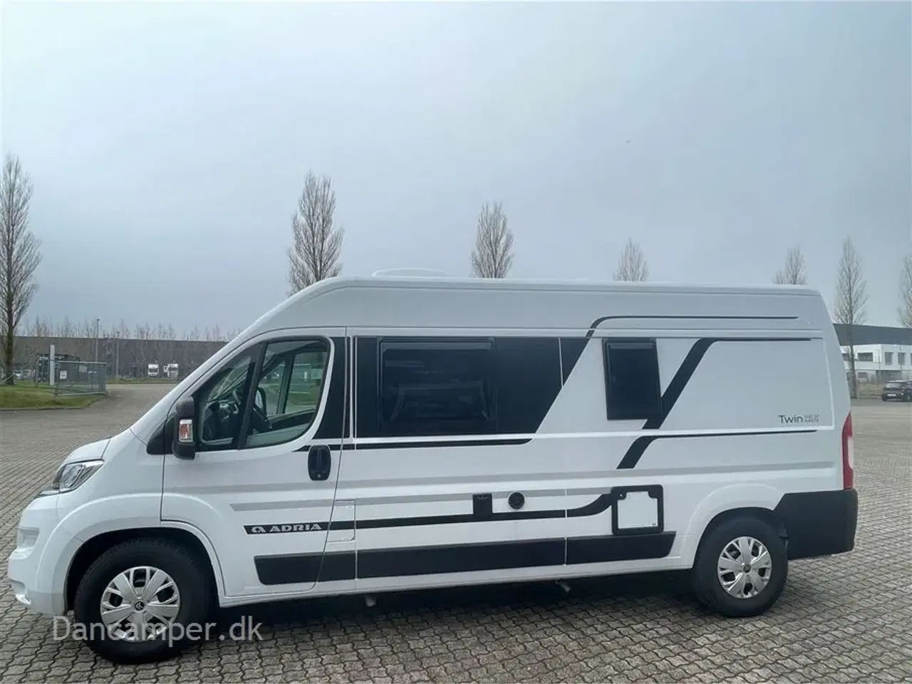 Billede 6 - 2023 - Adria Twin Axess 600 SP Kort og rummelig campervan kun kørt få km