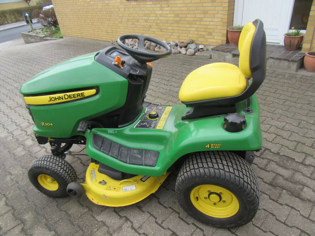 Billede 4 - John Deere  x 304 pæn og iorden