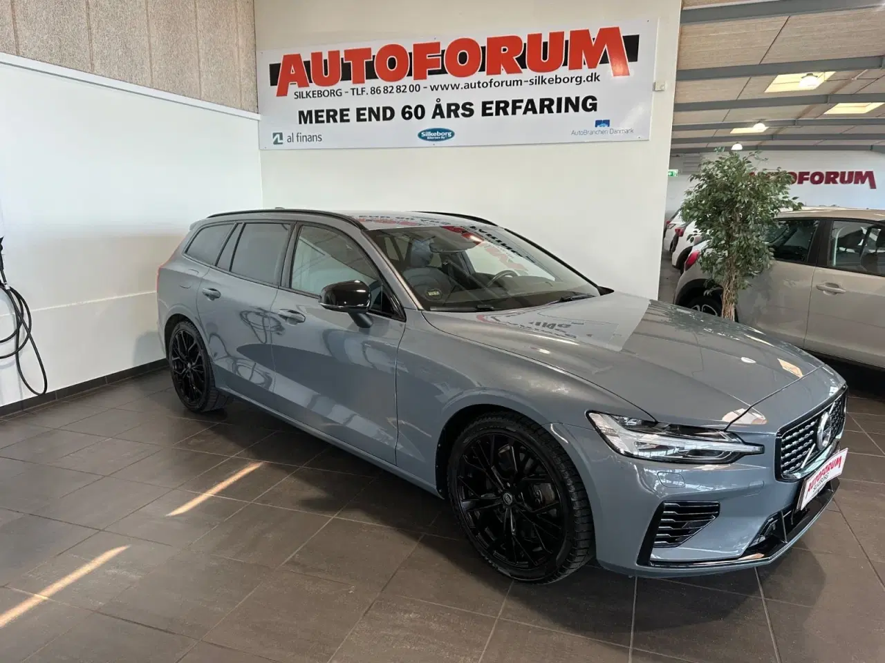 Billede 1 - Volvo V60 2,0 T6 ReCharge R-Design aut. AWD