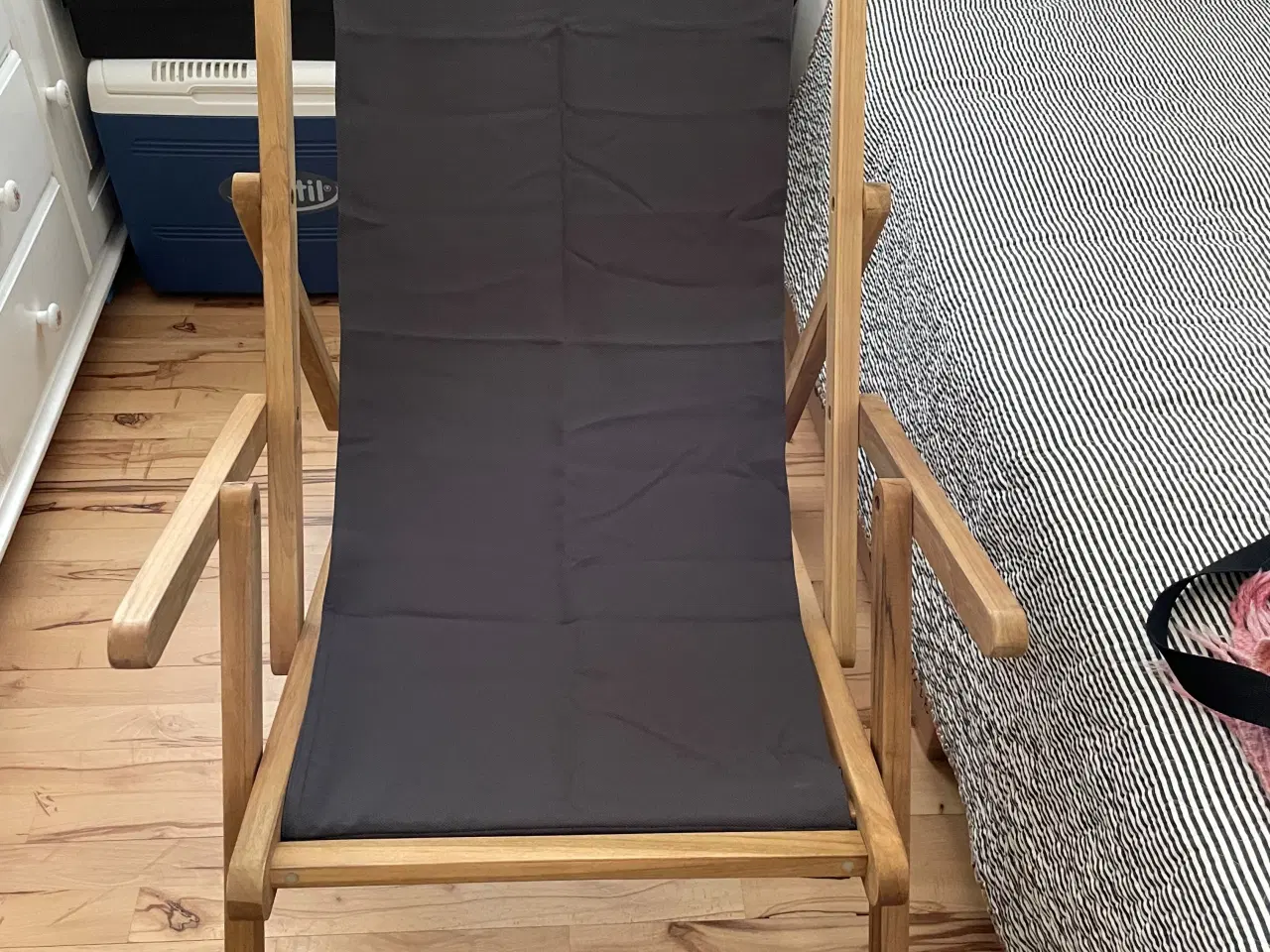 Billede 1 - 2 stk foldbare strandstole massivt teaktræ grå