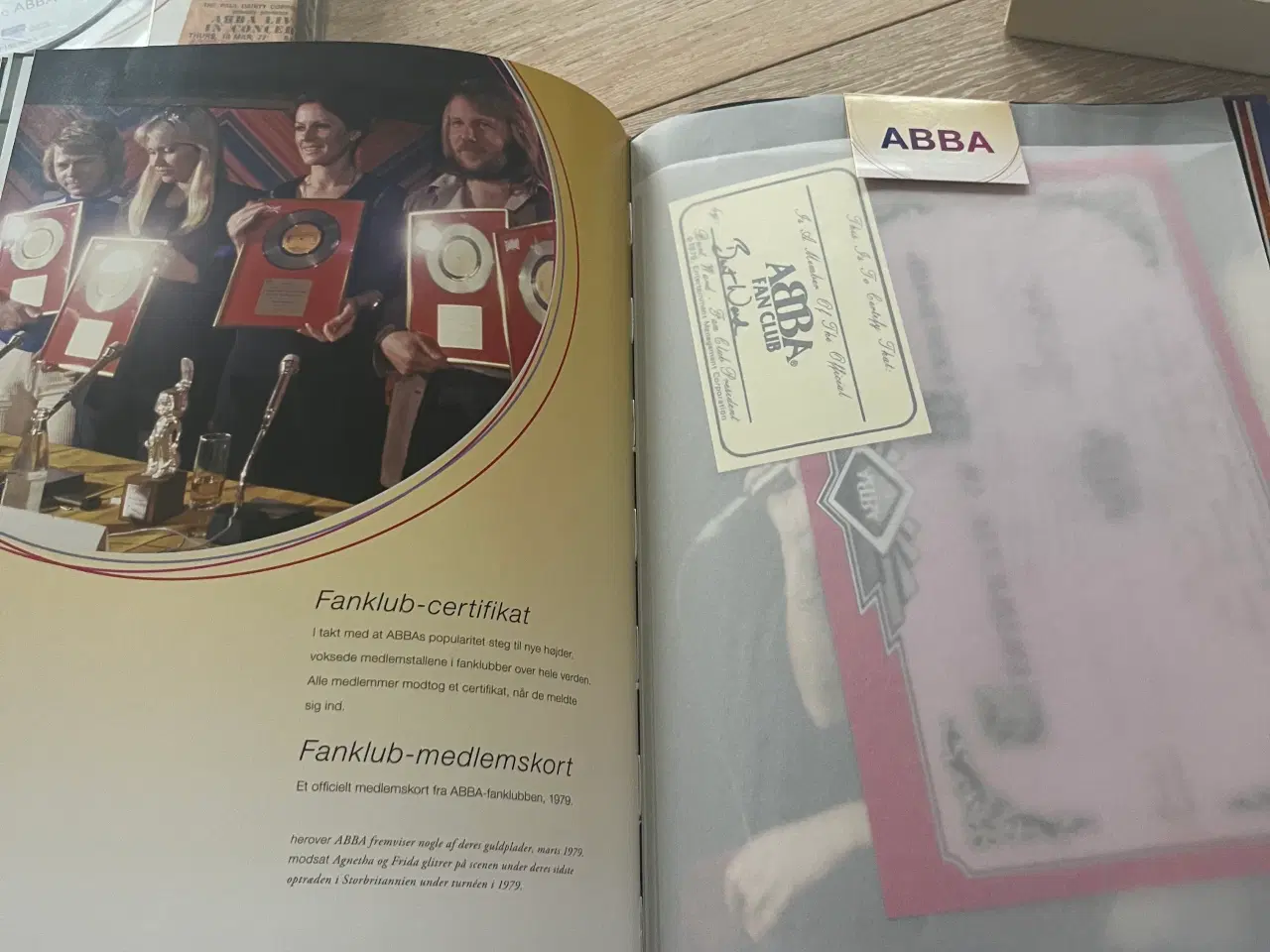 Billede 14 - ABBA samleobjekter - bl.a. bøger og puslespil