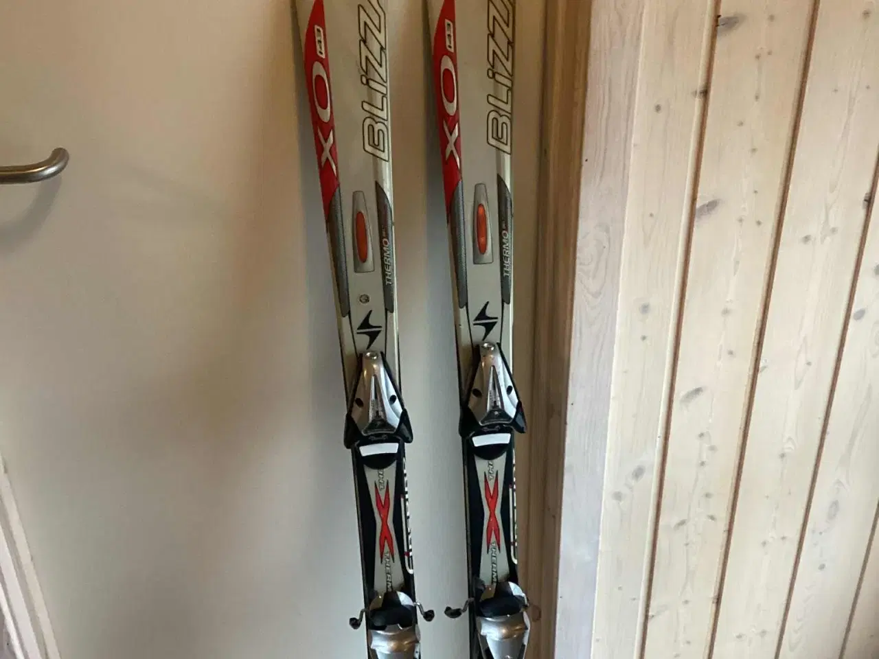 Billede 1 - Skal du på skiferie. Billigere end at leje: