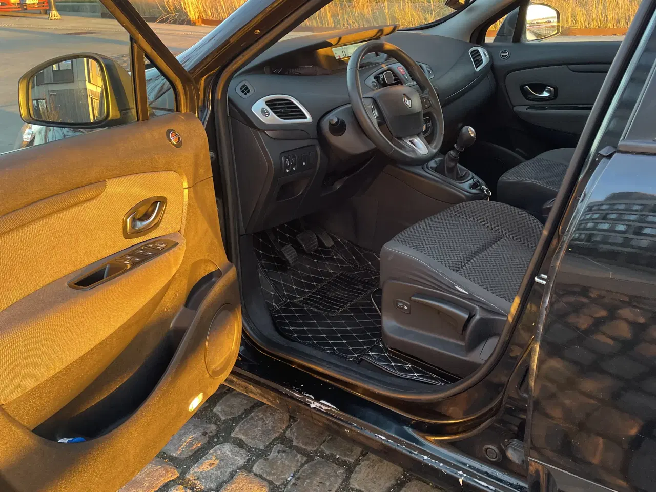 Billede 2 - Flot velholdt nysynet Renault Grand scenic