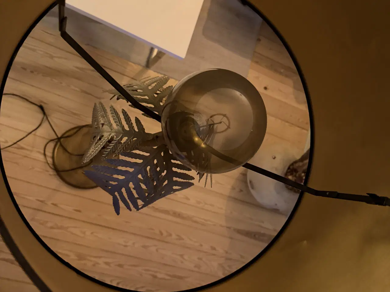 Billede 4 - Standerlampe i sort/messing