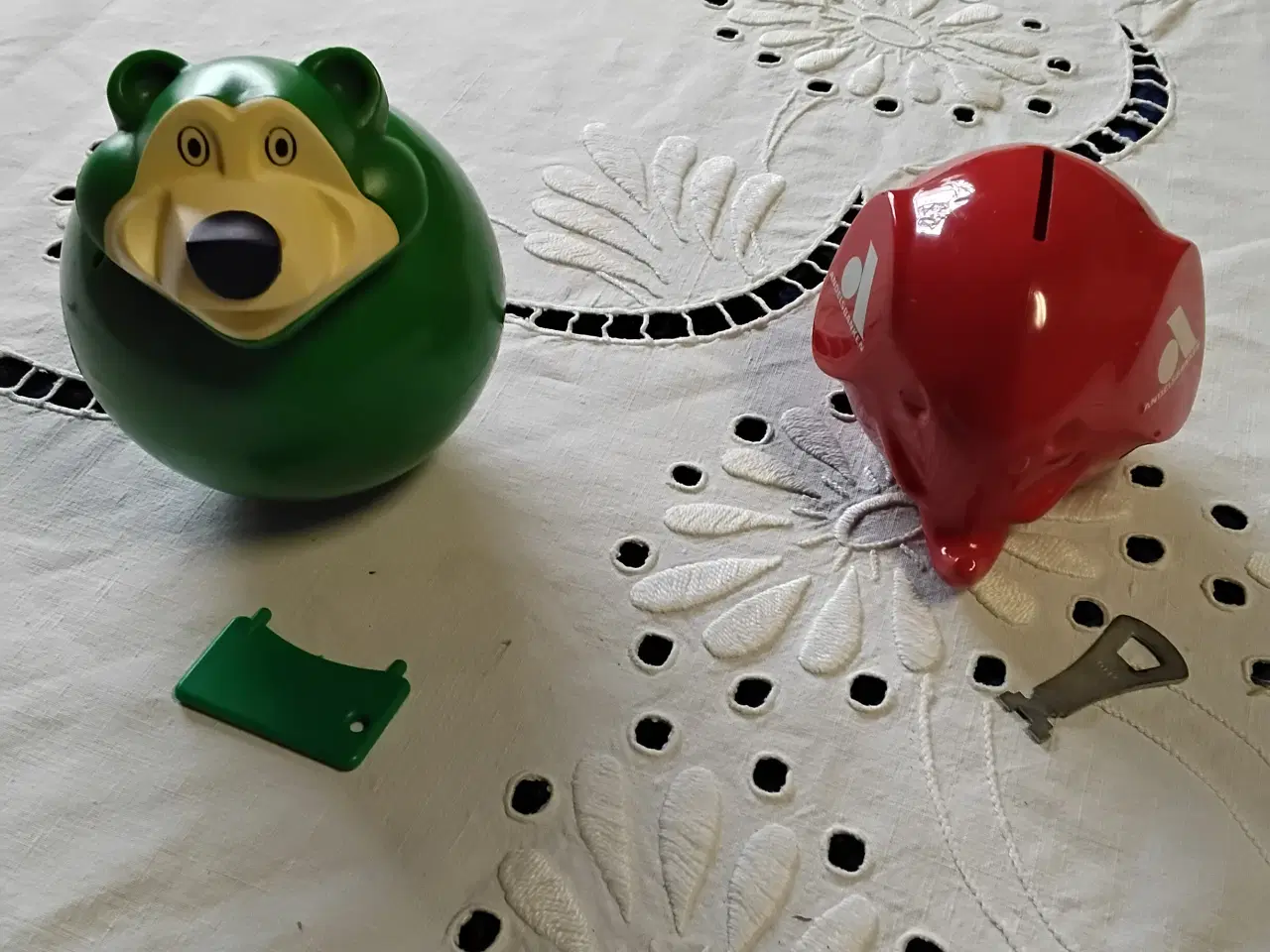 Billede 1 - 2 retro sparebøsser m/ org. nøgler - aldrig brugte