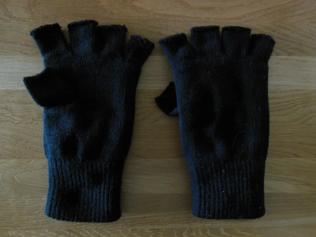Billede 1 - Fingerløse handsker - gave ide