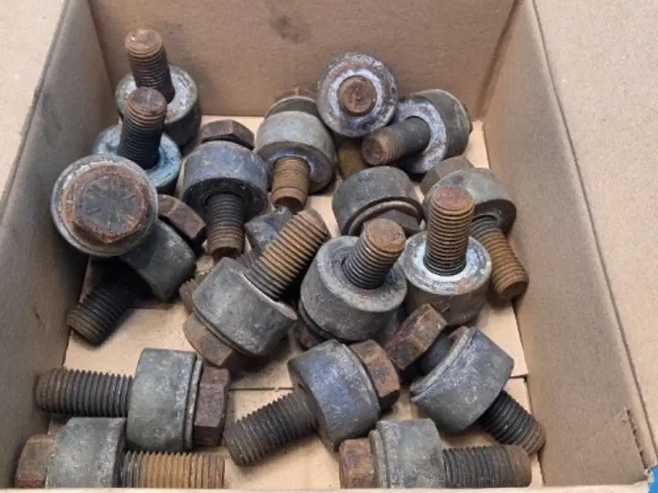 Billede 7 - Massey Ferguson 7278 Hjulbolt 70925808  20 Stk